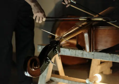 A Vuoto: Gesture, Non-Dualism and Inoperativity in Musical Improvisation